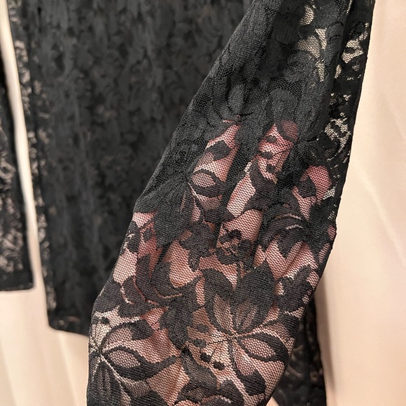 How Cute! Made in USA Women’s Lace Crew neck Top size medium color black EUC - Picture 4 of 7